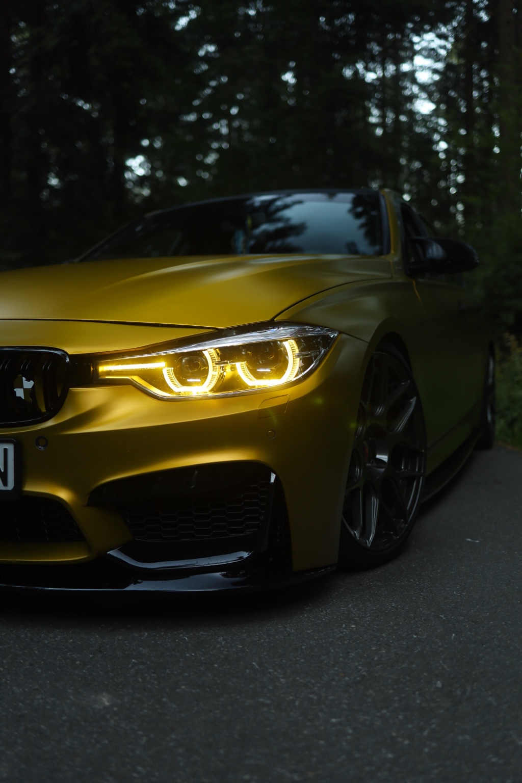 Złote BMW — realizacja Danon Car Wrap