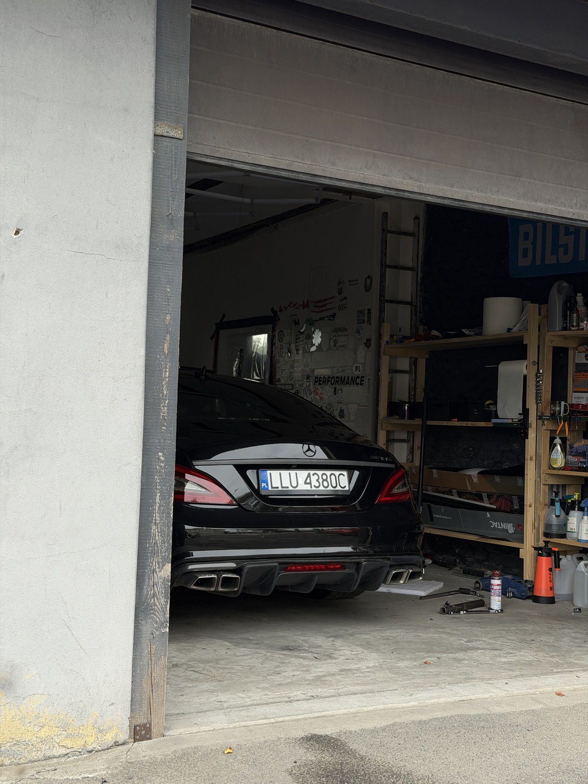 Mercedes w warsztacie Danon Car Wrap